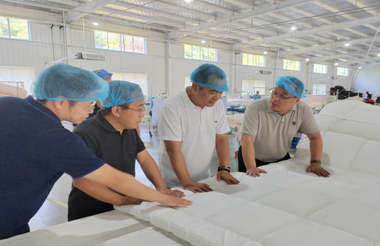 中国抗菌协会会长张迎增一行到访众地家纺有限公司